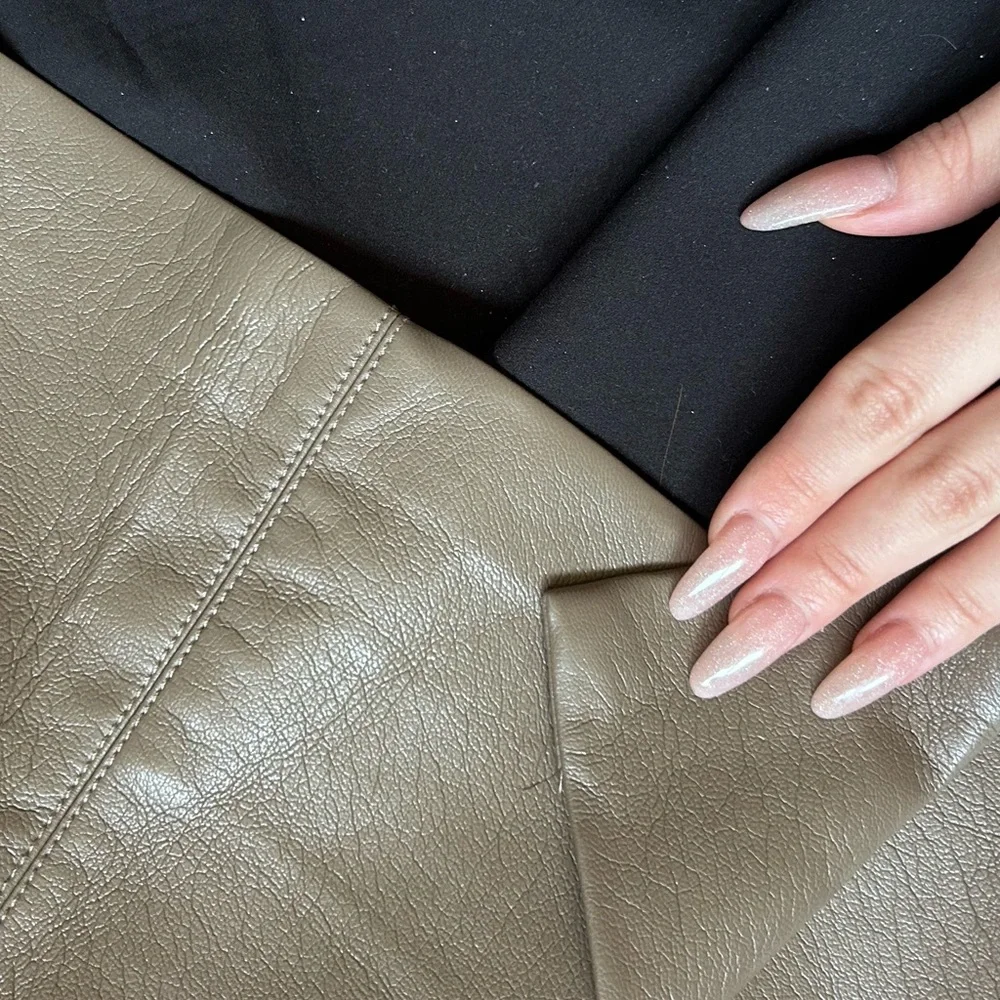 WILFRED ARITZIA Vegan Faux Leather Patio Mini Skirt
Light brown - Picture 3 of 13
